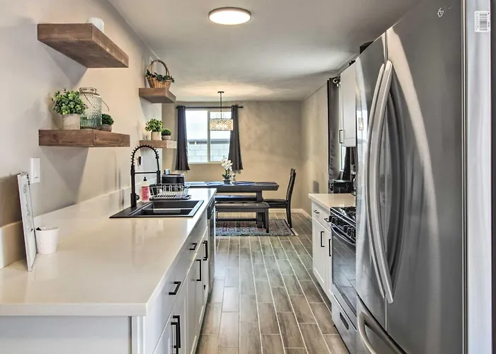 Charming ~ 7 Mi To Downtown Tucson! Holiday home Tucson