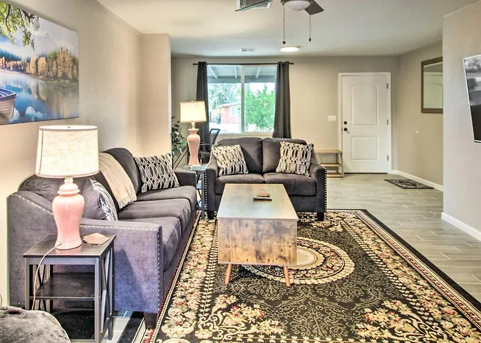 Charming ~ 7 Mi To Downtown Tucson! Holiday home Tucson