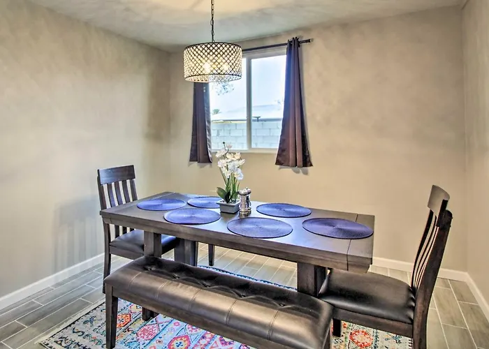 Charming ~ 7 Mi To Downtown Tucson! Holiday home *