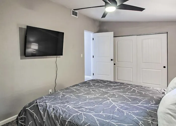 Charming ~ 7 Mi To Downtown Tucson! Holiday home Tucson