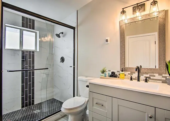 Charming ~ 7 Mi To Downtown Tucson! Holiday home *